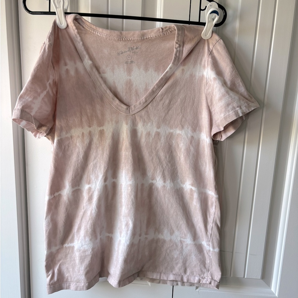 Universal Thread pink tie dye v-neck t-shirt size Medium